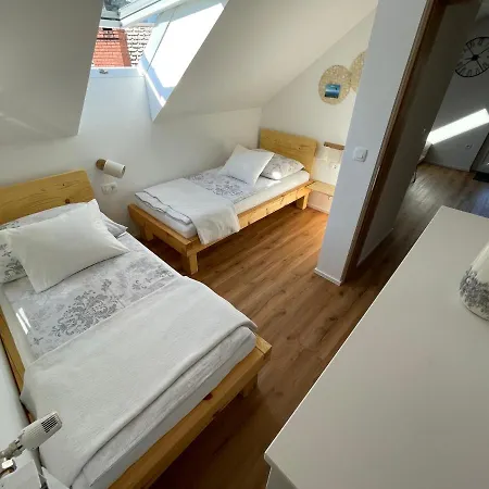 Apartma Guide 360 *