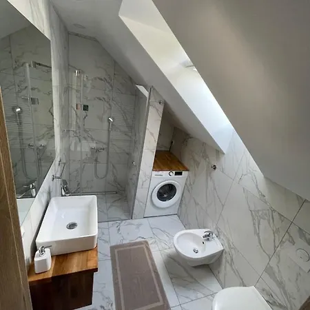 Apartma Guide 360 *