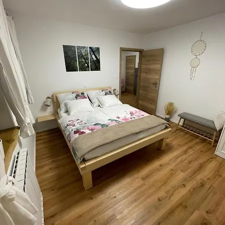 Apartma Guide 360 Apartment *
