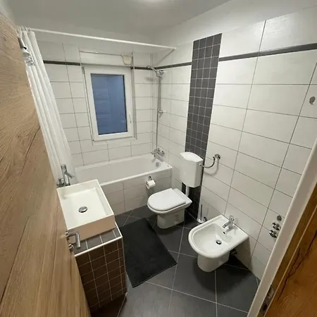 Apartma Guide 360 *