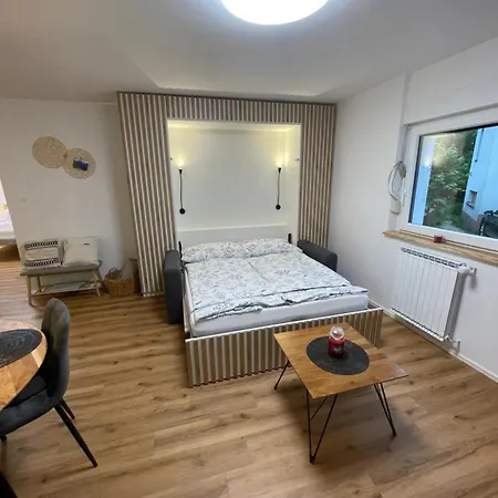 Apartma Guide 360 *